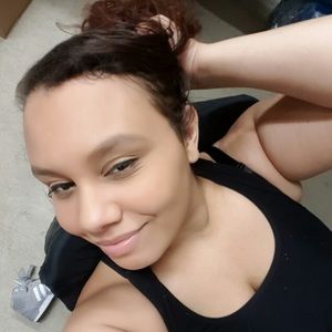 Meet your Posher, Desiree